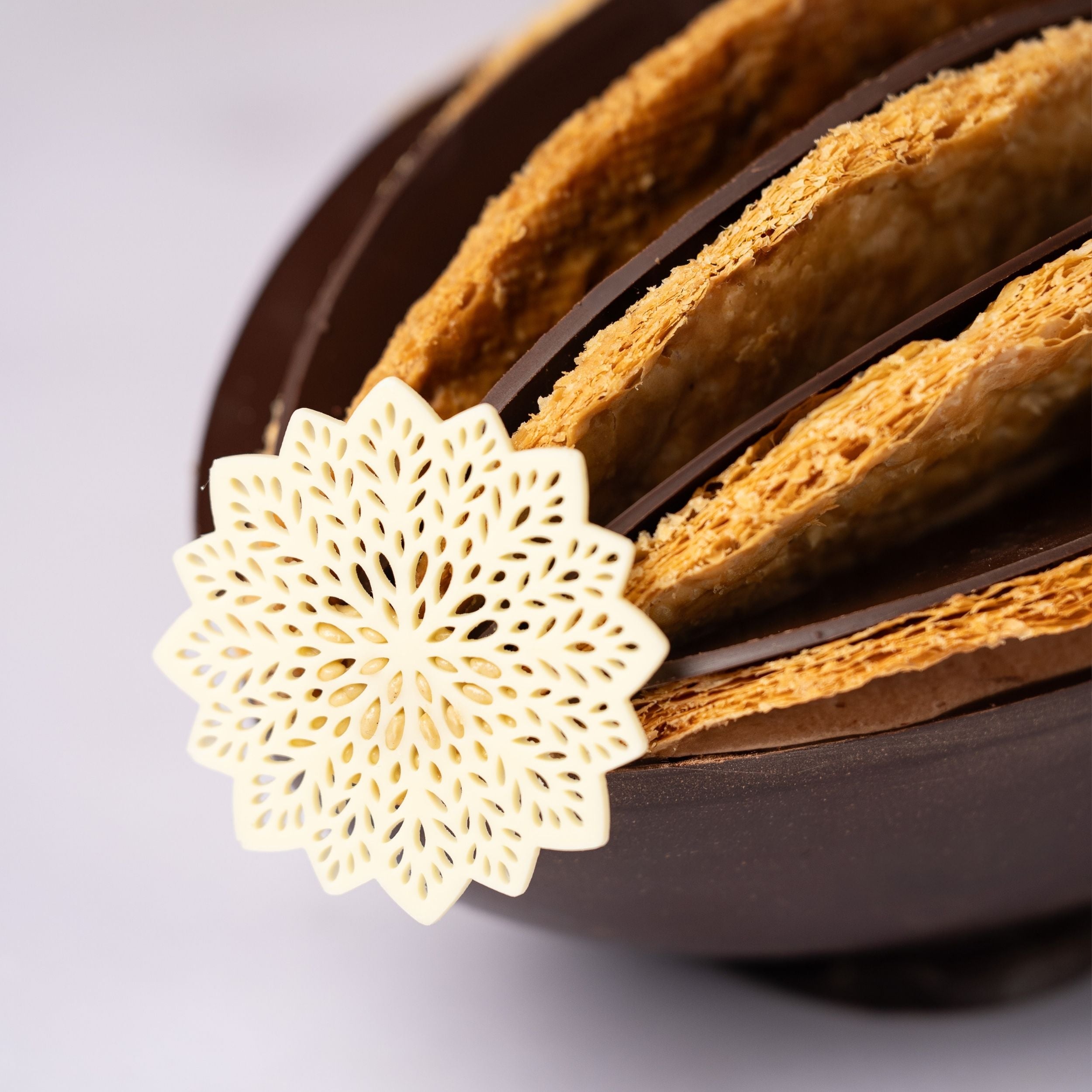 uovo millefoglie con mousse al cioccolato fondente